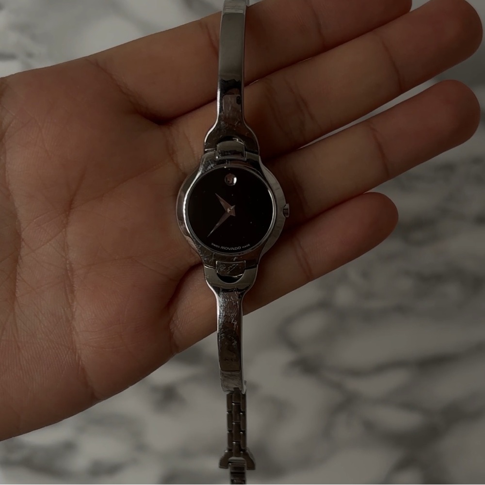 Movado Kara Silver Stainless Black Dial Swiss Movement 24MM 0605247 USED 16cm